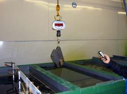 Usage des crochets de charge dans une installation de galvanisation (1).