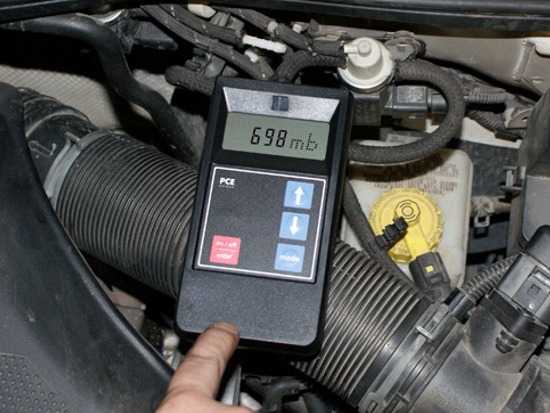 Mesure de la pression absolue de la sortie du circuit d'admission d'un v�hicule.