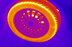 Charge thermique d'une roue avec la caméra infrarouge