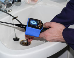 Vérification d'une tuyauterie avec l'endoscope PCE-VE 310