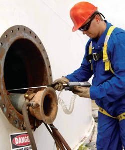 Ici vous pouvez voir le mesureur de gaz portable MX6 iBRID mesurant dans un récipient
