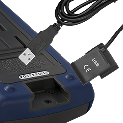 L'interface USB optique connecte le multimètre numérique TRMS avec le PC.