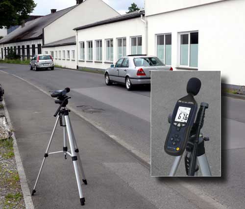 Sonom�tre effectuant une mesure du niveau du bruit du trafic