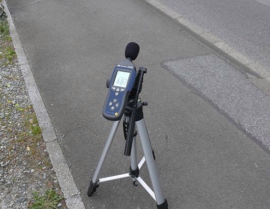 Le sonom�tre mesurant le bruit dans la rue.