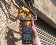 Ampremtres CM-9930eff mesurant a phase d'un btiment