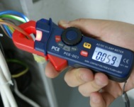 Les multim�tres de la s�rie PCE-DC1 en usage.