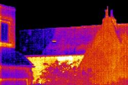 Image capture par une thermocamra  l'extrieur d'un entrept.