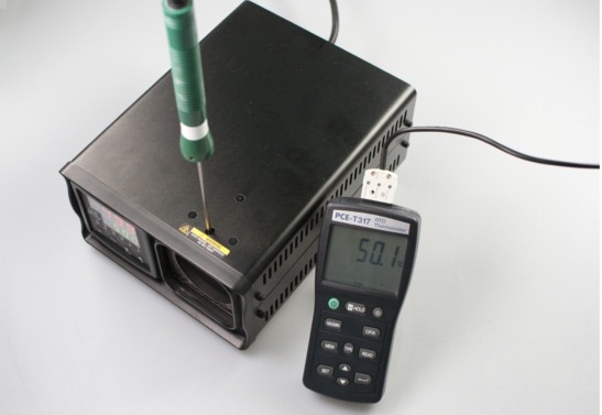 Calibrage de la sonde de température d'un thermomètre avec le calibreur PCE-IC 1.