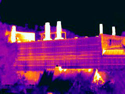 Images thermiques d'une usine prises avec la caméra thermographique.