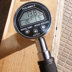 Usage du mesureur d'humidité du bois PCE-WHM3.