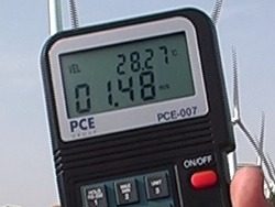 Vue de l'écran du mesureur d'air PCE-007 après réaliser une mesure.
