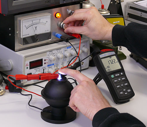 Image d'usage du mesureur de flux lumineux PCE-LED 1