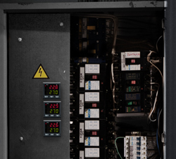 Le rgulateur de processus incorpor dans une armoire lectrique.