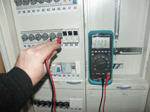 On contrôle aussi tous les paramètres d'électricité.
