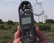 Test de la vitesse de l'humidité du vent dans un parc éolien avec les lecteurs d'humidité AVM-40.