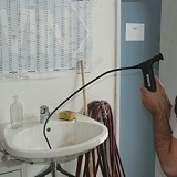 Vidéo vidéo endoscopes inspectant un déversoir.