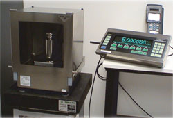 Calibrage d'une balance dans le  laboratoire de calibrage.